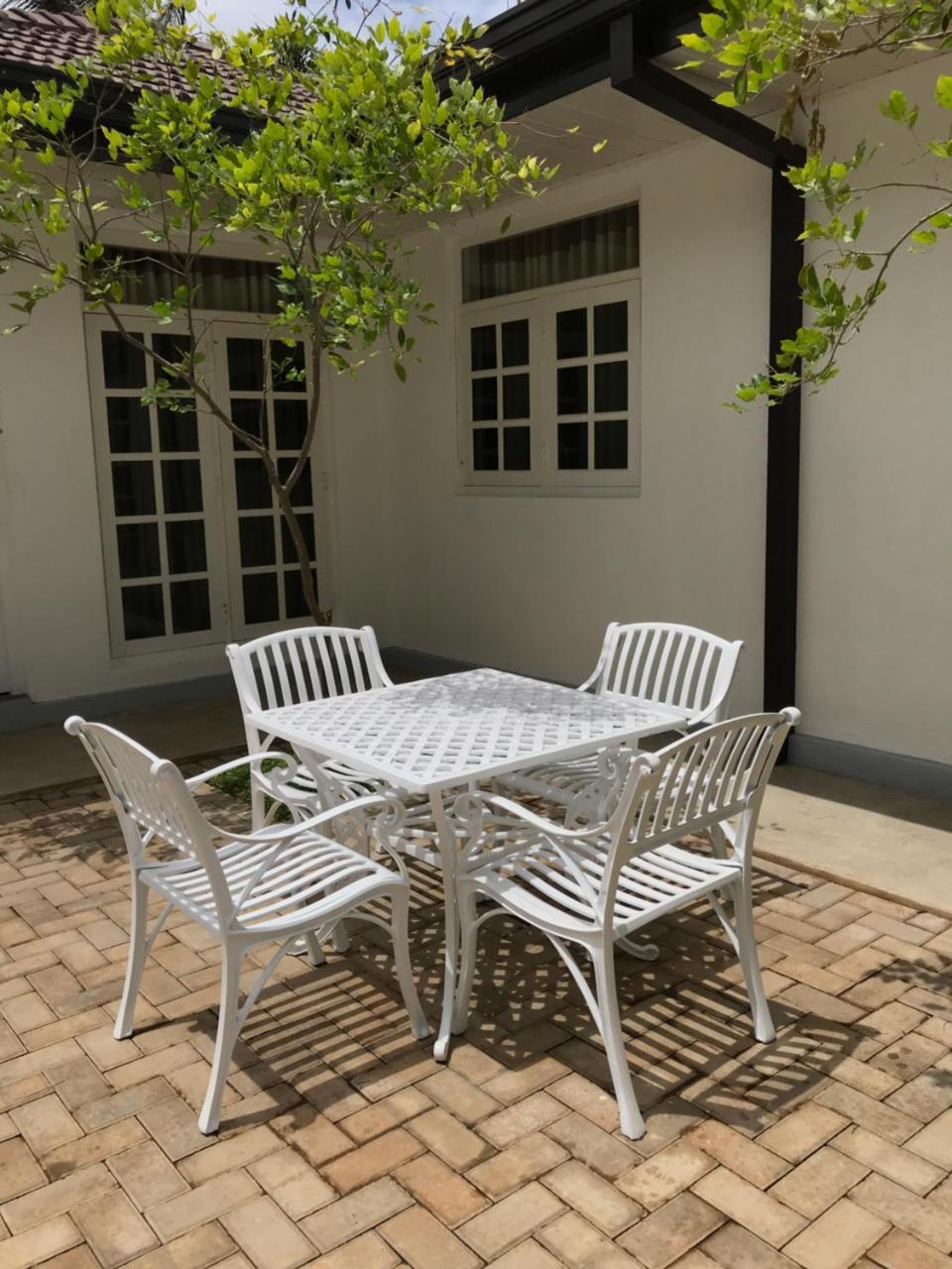 Hotel Royal White Tourist Rest à Anurâdhapura Extérieur photo